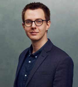 Meet the Team of experts - Photo of Quinten Goens, person in business suit, glasses with dark frames, smiling, male, gallantly, standing upright