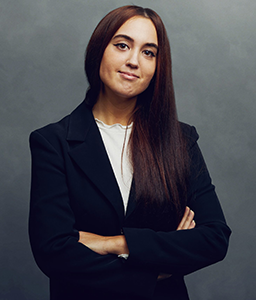 Meet the Team of experts - Photo of Natacha Espelta, person in business suit, smiling, female, gallantly, standing upright, crossed arms